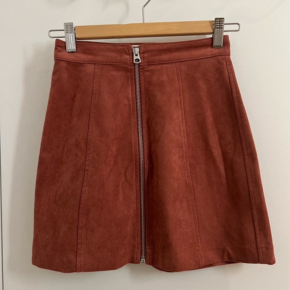 Aritzia suede skirt never worn